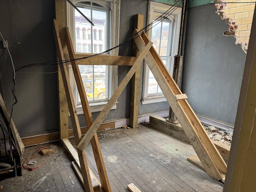 Dingey Movers Emergency Shoring Services 31